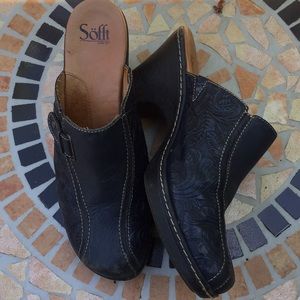 Navy blue clogs